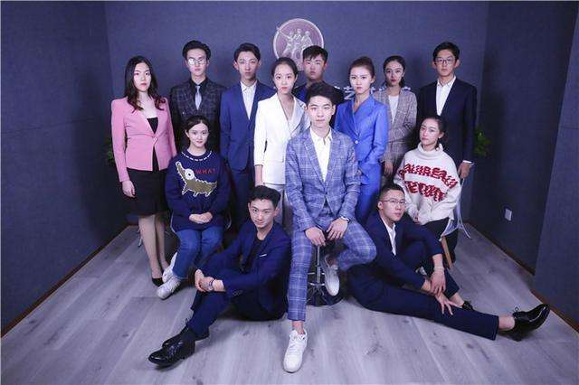 全明星赛清晨走向成谜，武汉三镇回应争议，更衣室稳定，控场能力受关注