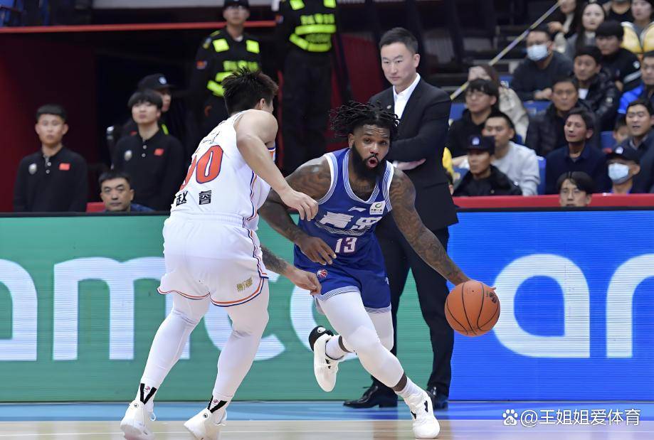 包含赛地聚焦——NBA常规赛清晨热度飙升，广厦男篮更衣室发声，球迷炸锅，赛程密集仍需轮换的词条