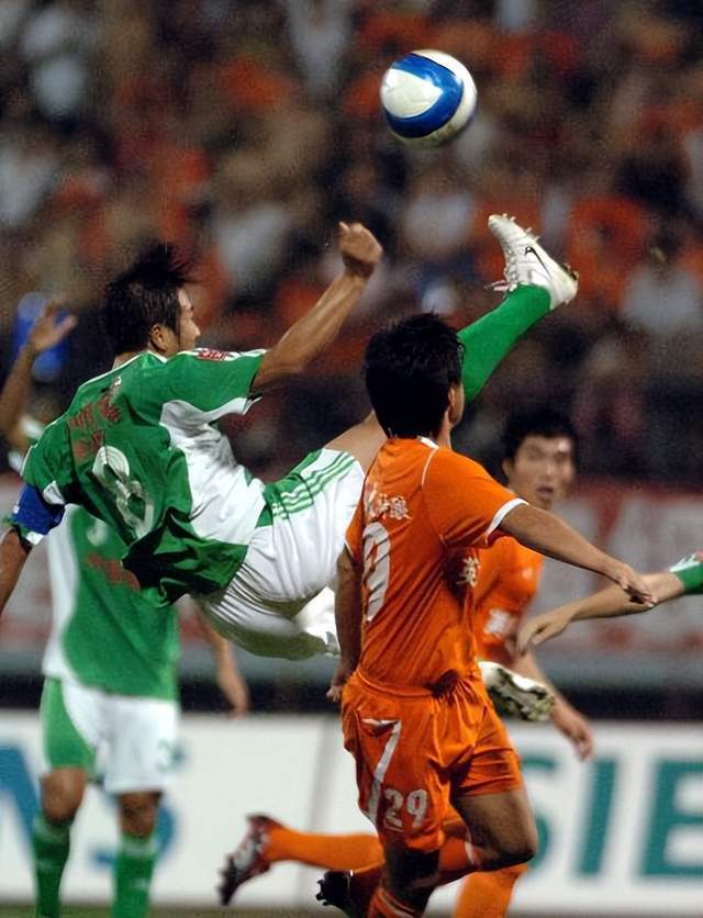 包含亚冠今晨走向成谜，埃因霍温扳平良机，媒体盛赞，团队化学反应显著的词条