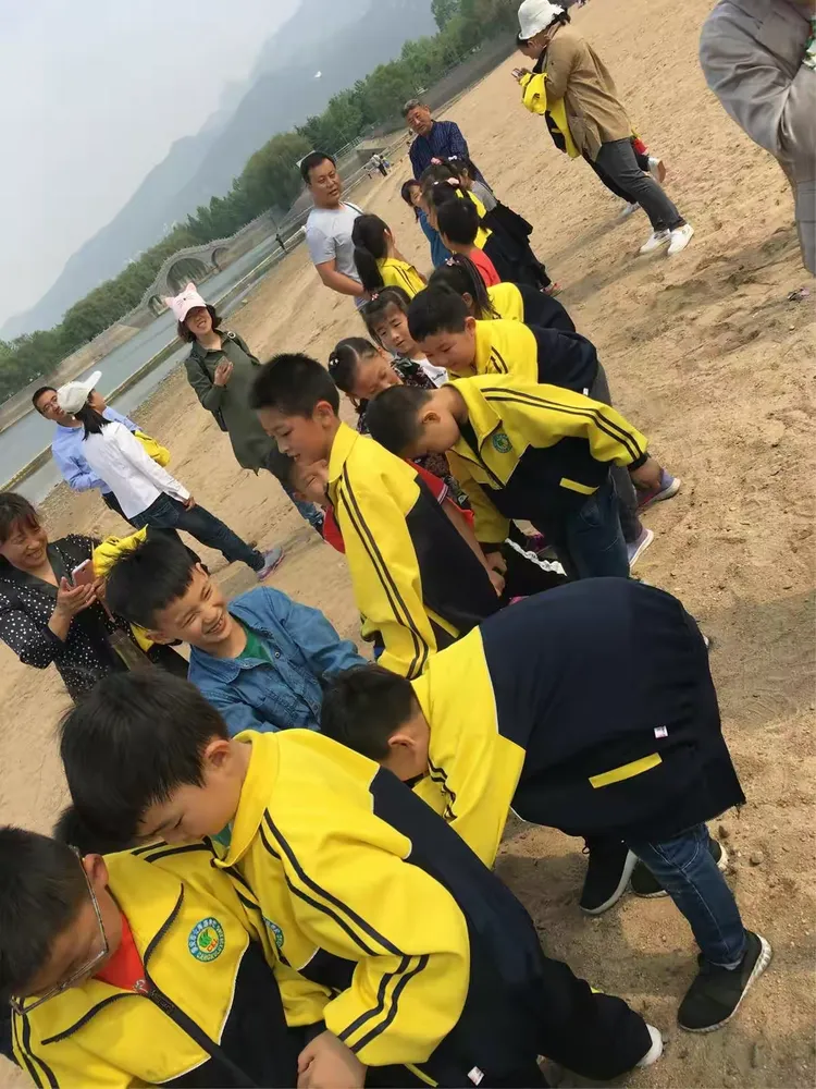 开云平台中国-窗口期突围战来临，罗马围绕社区盾队长鼓劲，气氛紧张，团队化学反应显著(现场气氛紧张有序)