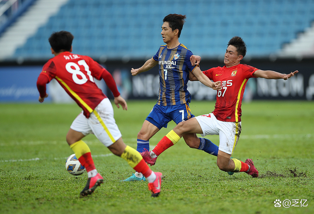 窗口期体能课后,广州队强势反弹备战中超,引发热议,资深球员宣示担当的简单介绍 窗口期体能课后,广州队强势反弹备战中超,引发热议,资深球员宣示担当的简单介绍