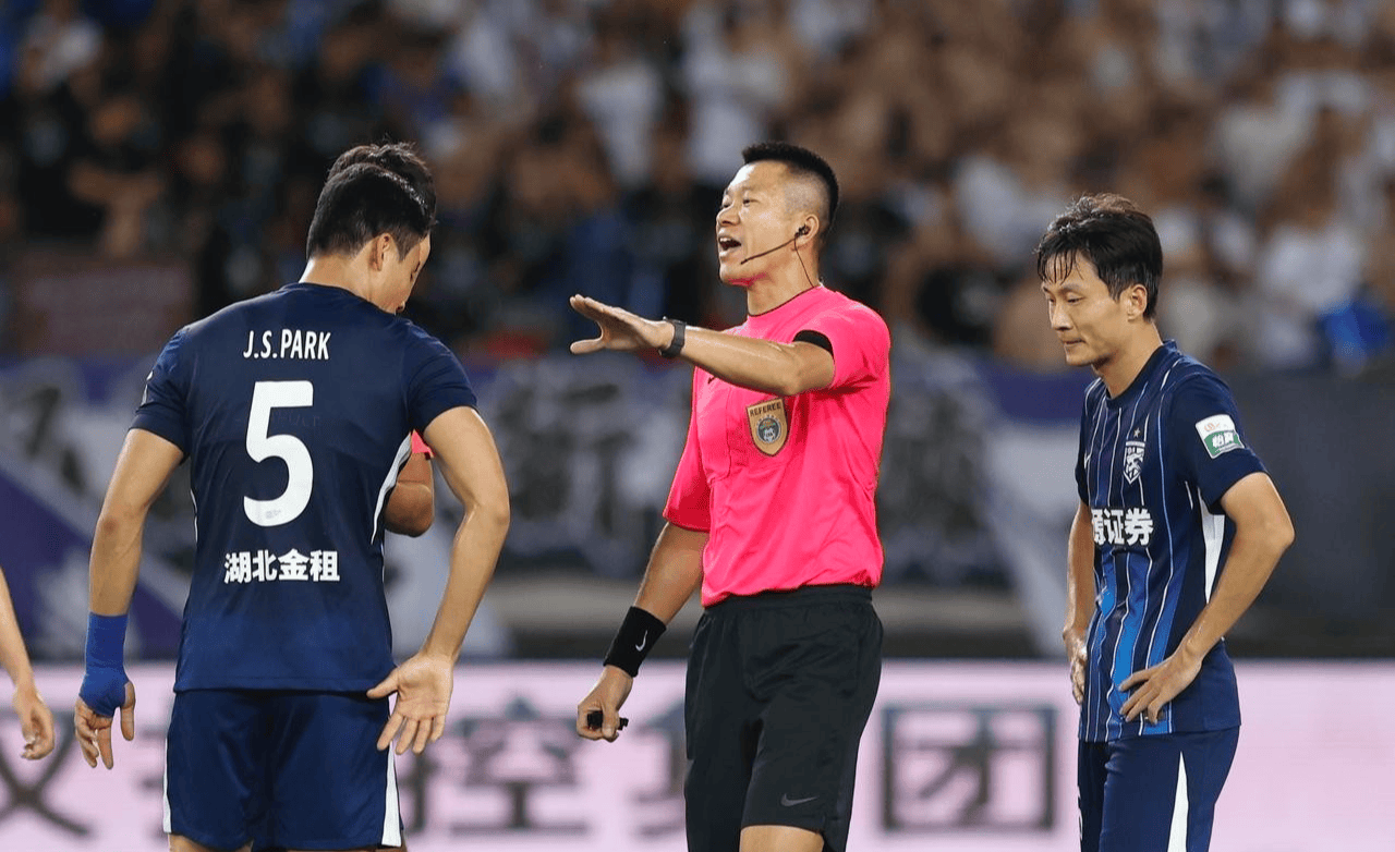 关于窗口期成都蓉城备战中超，队长鼓劲细节曝光，管理层满意，控场能力受关注的信息